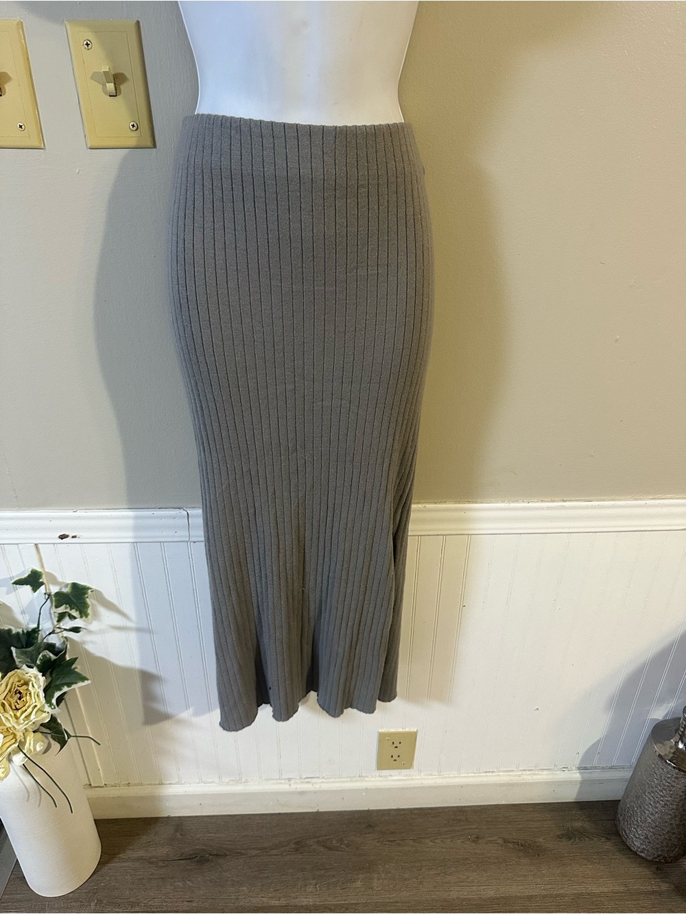 RACHEL Rachel Roy Ribbed Midi Skirt in Gray